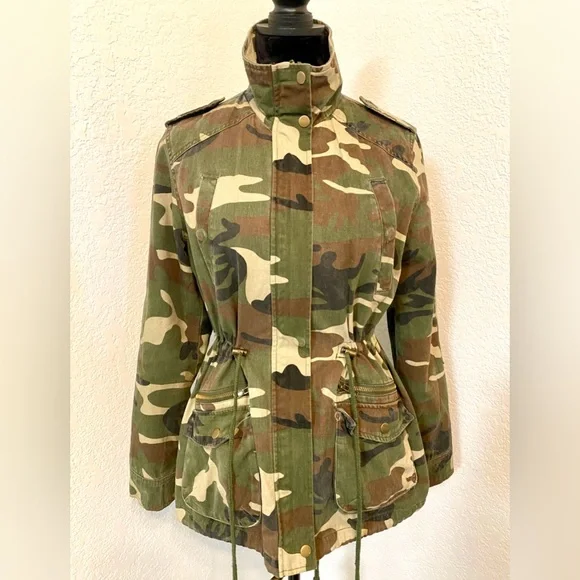 Forever 21 Women's Green Camouflage Utility Jacket - Picture 2 of 4